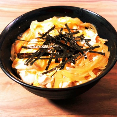 昆布つゆのシンプル親子丼(汁だく)の写真