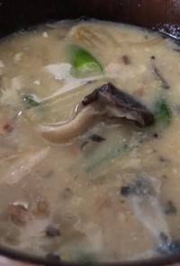 鯖の水煮缶で平茸とモヤシと白葱の味噌汁
