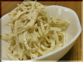 絶対美味しい♥大根と玉葱のゴママヨサラダ