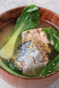 鯖缶とチンゲン菜の味噌汁 