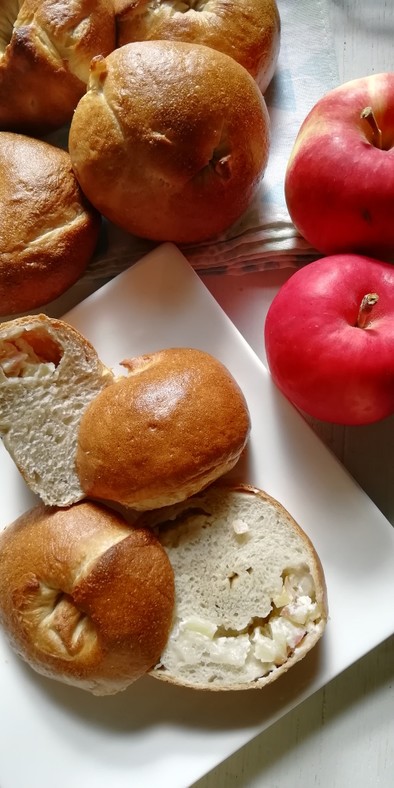 紅玉りんごとクリームチーズのベーグルの写真