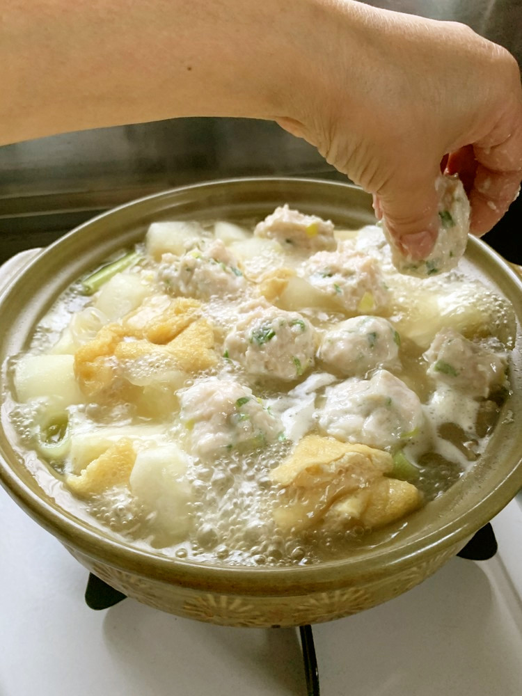 冬瓜鶏団子鍋 by はーたんのおっかさん 【クックパッド】 簡単おいしいみんなのレシピが363万品 冬瓜鶏団子鍋 by はーたんのおっかさん