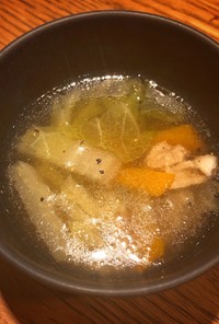 白菜と鶏肉の中華スープ