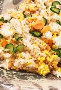 シロさんの鮭と卵ときゅうりの混ぜ寿司