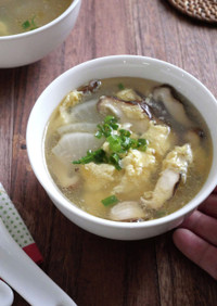 ふわふわ卵と大根しいたけの中華スープ