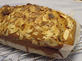 ワンボールで混ぜてくだけ。 わが家の定番「バナナとクルミのケーキ」