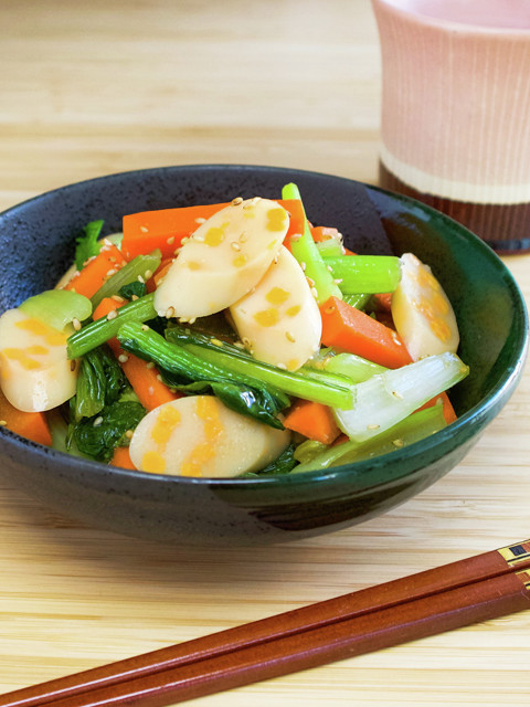 レンジで簡単！チーかまと小松菜のナムルの画像