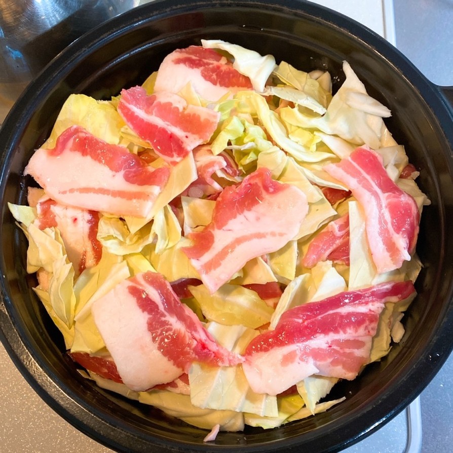 簡単！キャベツと豚バラ肉のごま塩鍋の画像