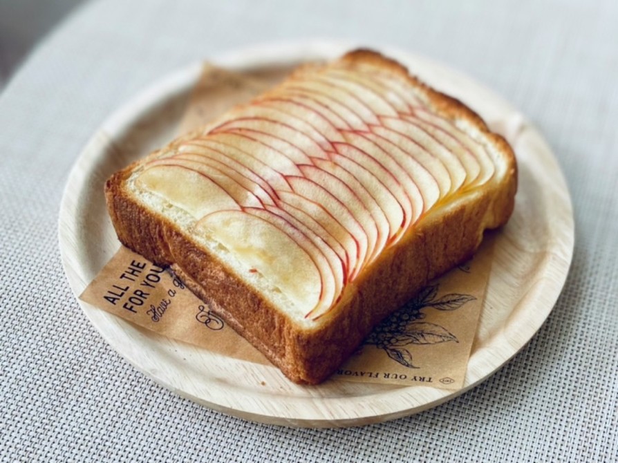りんごのトースト＊メープルバターの画像