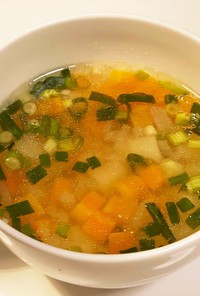茅乃舎だしで☆和風野菜スープ