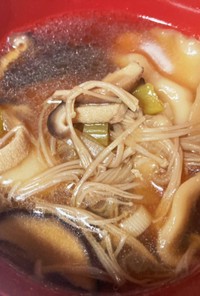 キノコ沢山・中華風の柔らか水餃子スープ