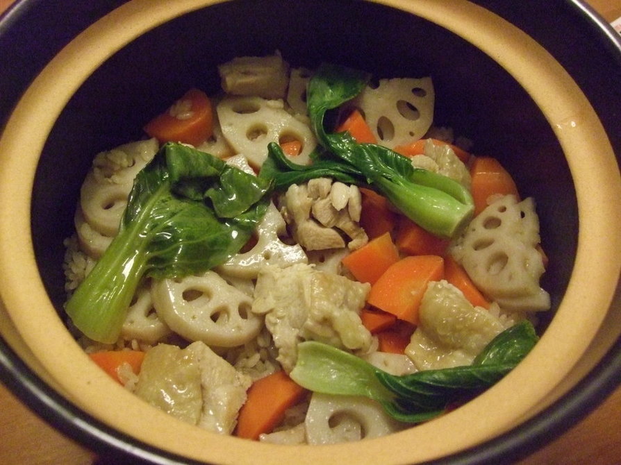 土鍋で炊く中華風炊き込みご飯の画像