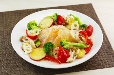 茹で野菜と白身魚のカルパッチョの写真