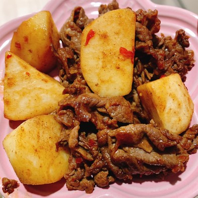 牛肉と里芋のピリ辛炒めの写真
