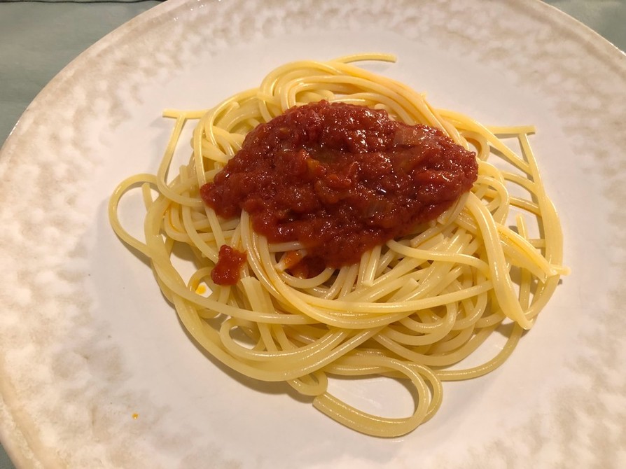 丁寧に作ったトマトソースのスパゲッティの画像