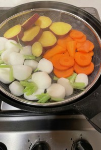 蒸しざるで簡単！蒸し野菜