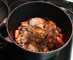 鶏もも肉で簡単♪ハーブ薫るローストチキン