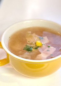 玉ねぎ、ベーコンの簡単コンソメスープ