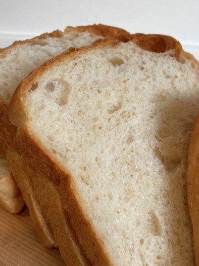 ルヴァン種で山型食パンの写真