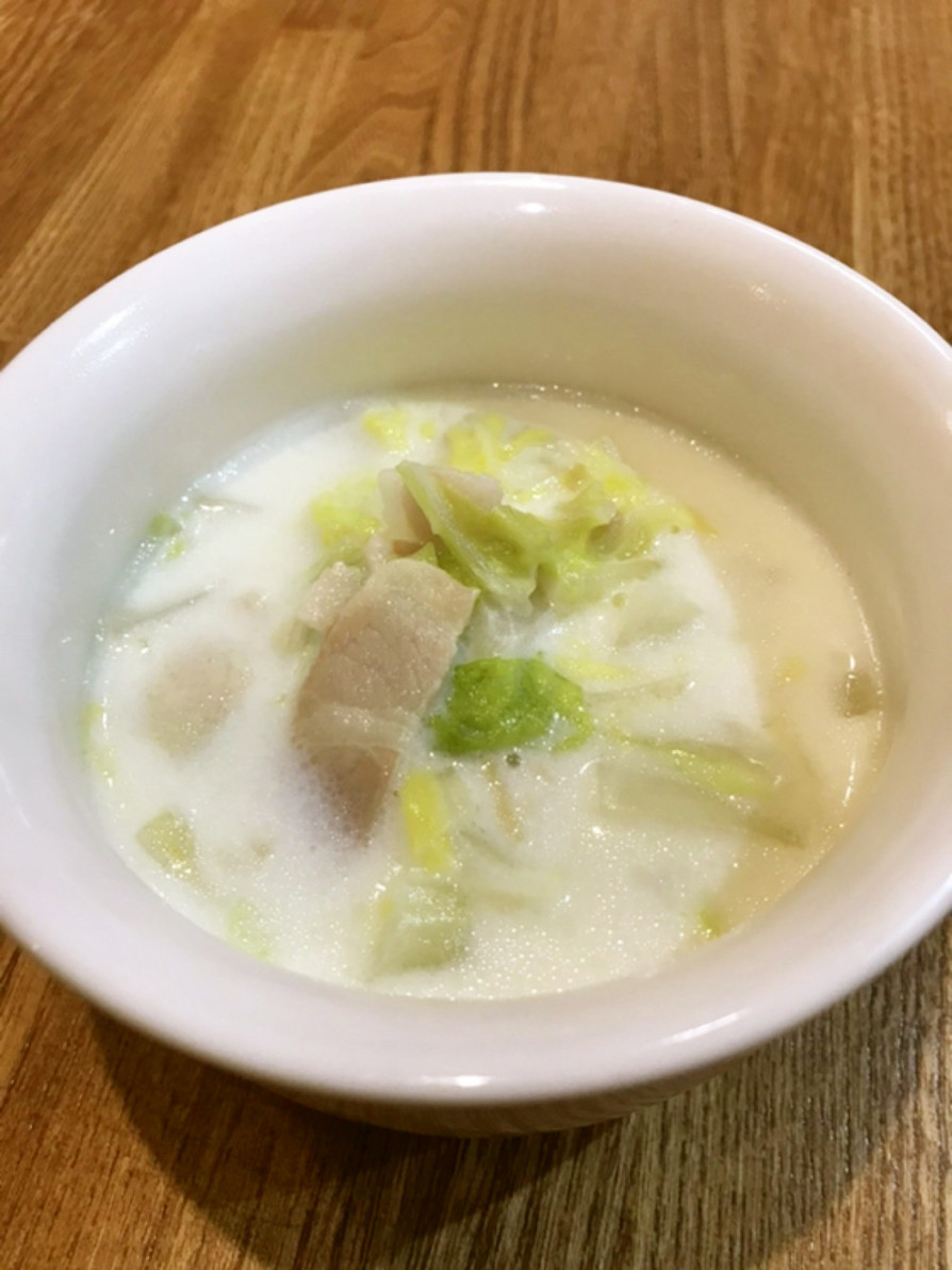 白菜とベーコンのミルクスープの画像