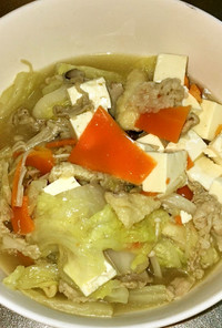 豚肉と白菜と椎茸と豆腐の具沢山な塩スープ