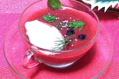 苺の赤ワインスープの写真