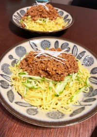 ジャージャー麺