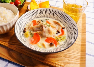 旬の野菜と豚バラ肉でクリームシチューの写真