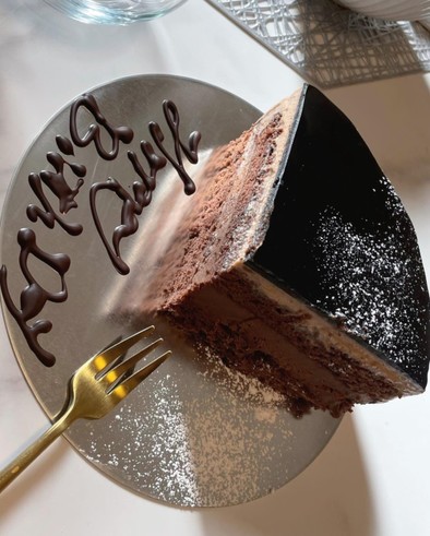 濃厚チョコムースの5層ケーキの写真
