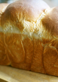 ふんわりしっとりシンプルな山型食パン