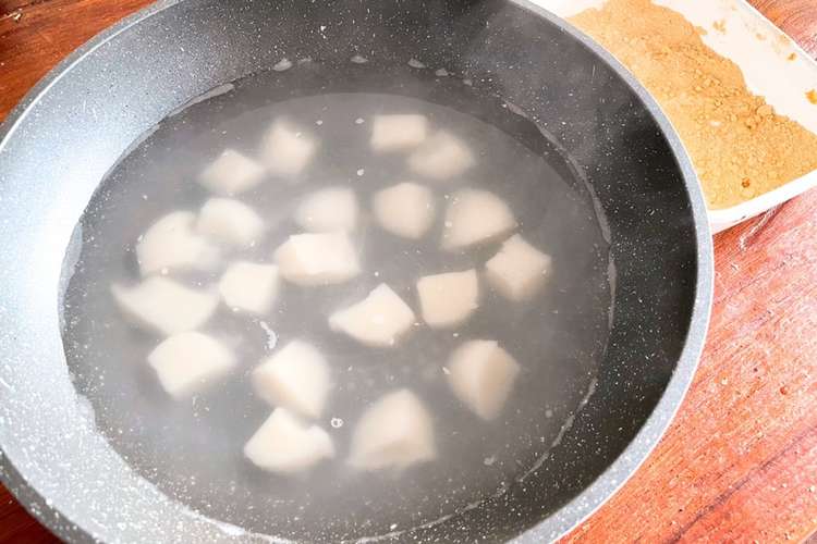 簡単餅アレンジ 茹でもち きな粉砂糖で レシピ 作り方 By 白いエプロンのクマ クックパッド 簡単おいしいみんなのレシピが378万品