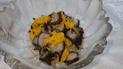 ナマコと食用菊の酢の物の写真