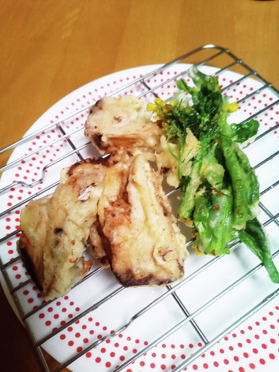 カツオのたたきとアスパラ菜の天ぷらの写真