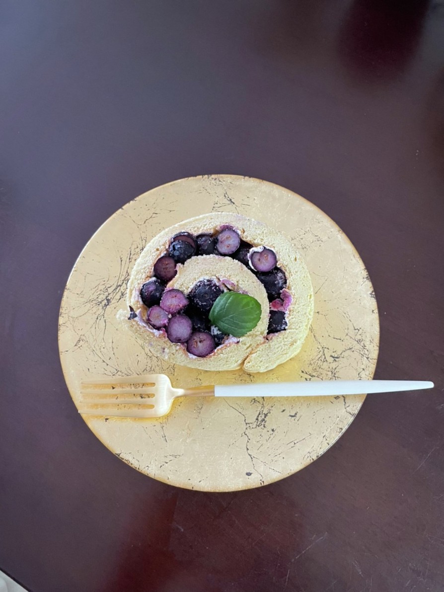 ヘルシーロールケーキ冷凍ブルーベリーの画像