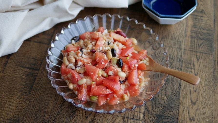トマトとビーンズの塩糀サルササラダの画像