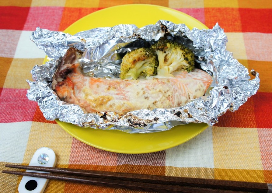 鮭とブロッコリーのごま味噌ホイル焼きの画像