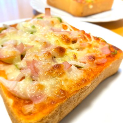 絶品♫簡単ピザトースト（トマトソース）の写真