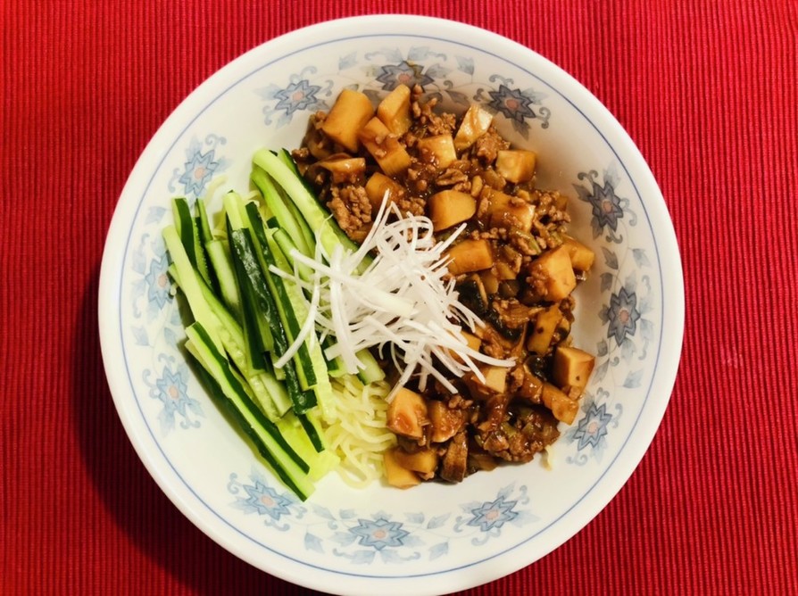 炸醤麺（ジャージャー麺）の画像