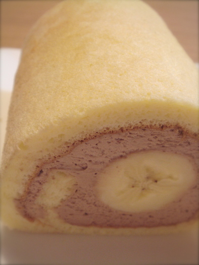 もちっふわチョコバナナスフレロールケーキの写真