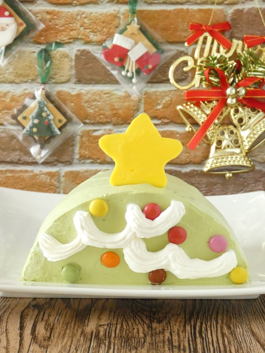クリスマスツリーのハーフケーキの画像