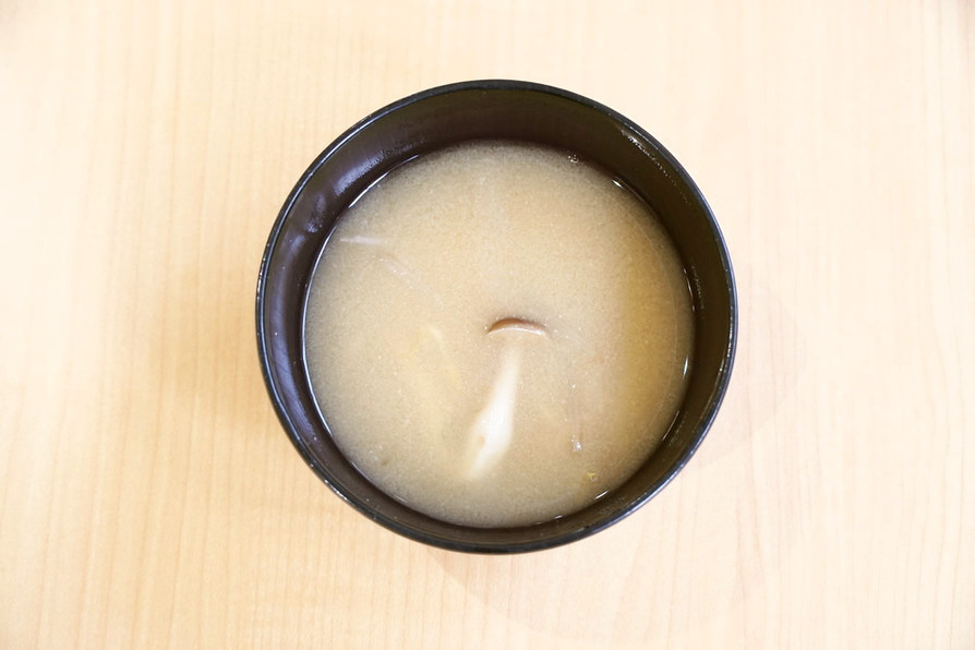 もやしとしめじの味噌汁の画像