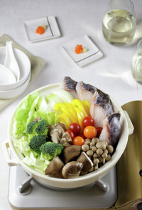 彩り野菜と魚介の蒸し鍋