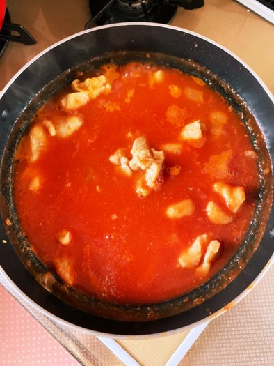 鶏肉とトマトのスープの写真