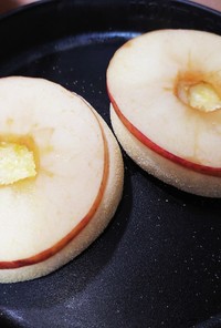 イングリッシュマフィンとリンゴのトースト