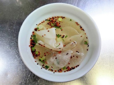 大根とワンタンの皮の優しい中華スープの写真