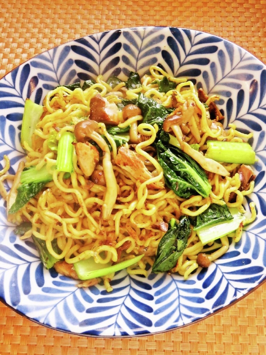 ☺小松菜と鯖水煮缶の簡単カレー焼きそば☺の画像