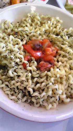 バジルとトマトのパスタ