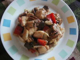 鶏肉とピーカンナッツの炒めもの