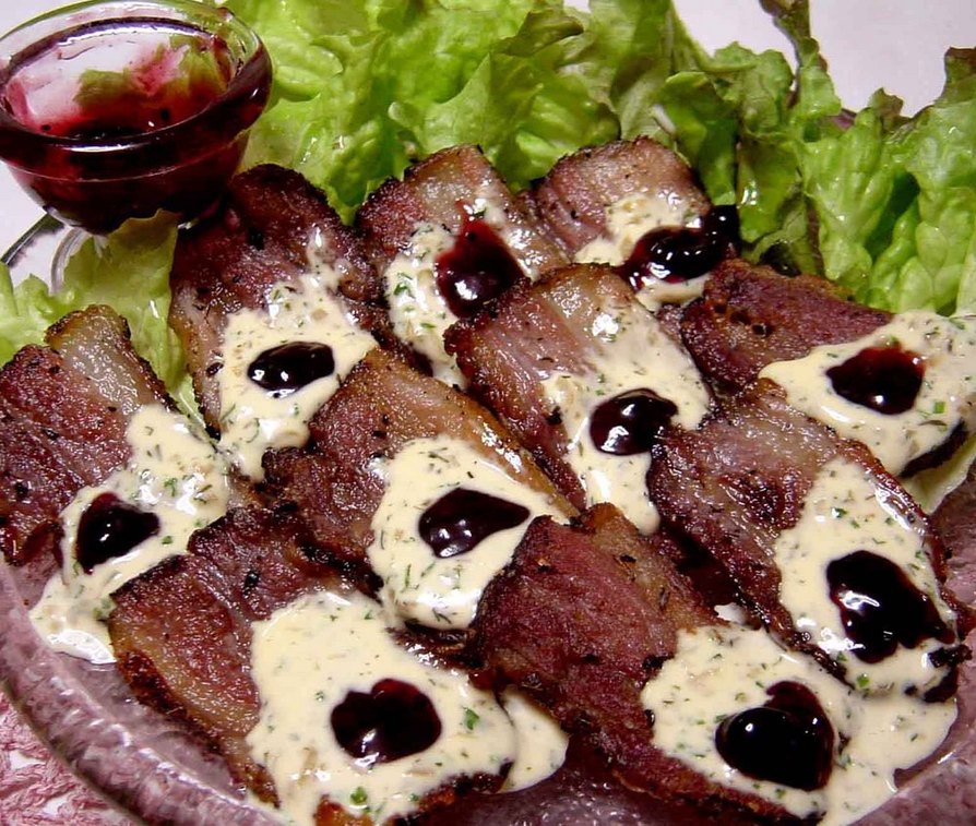 カリカリ豚肉　ハーブマヨ＆ベリーソースの画像