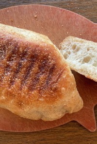 ダッチオーブンで焼き上げる田舎パン